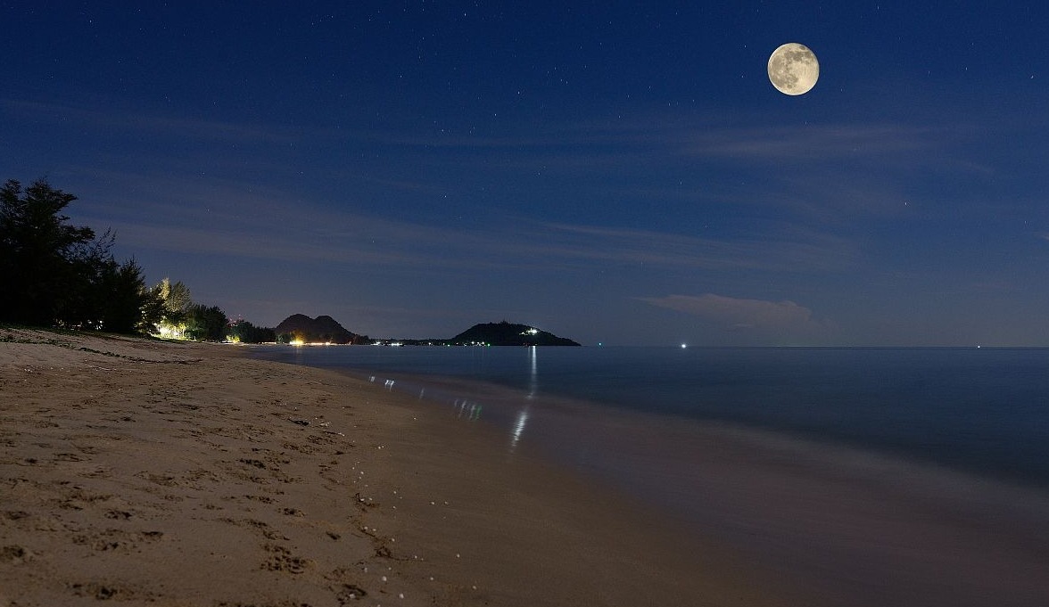 【凤池夜读】第649期丨方玲朗读《海滨仲夏夜》_云上通山