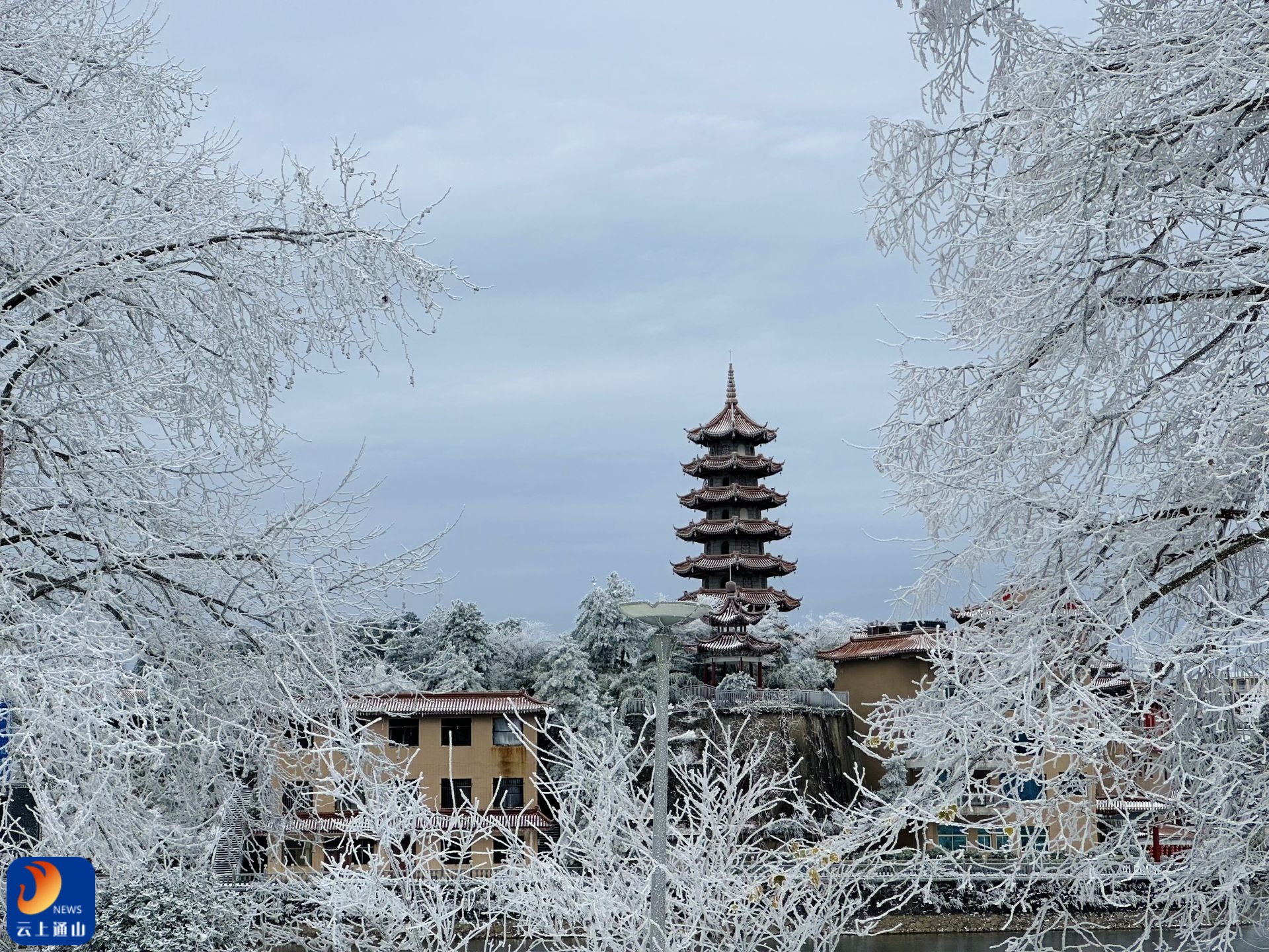 通山:2023年九宫山迎来今冬第一场雪,一起来储存点浪漫吧