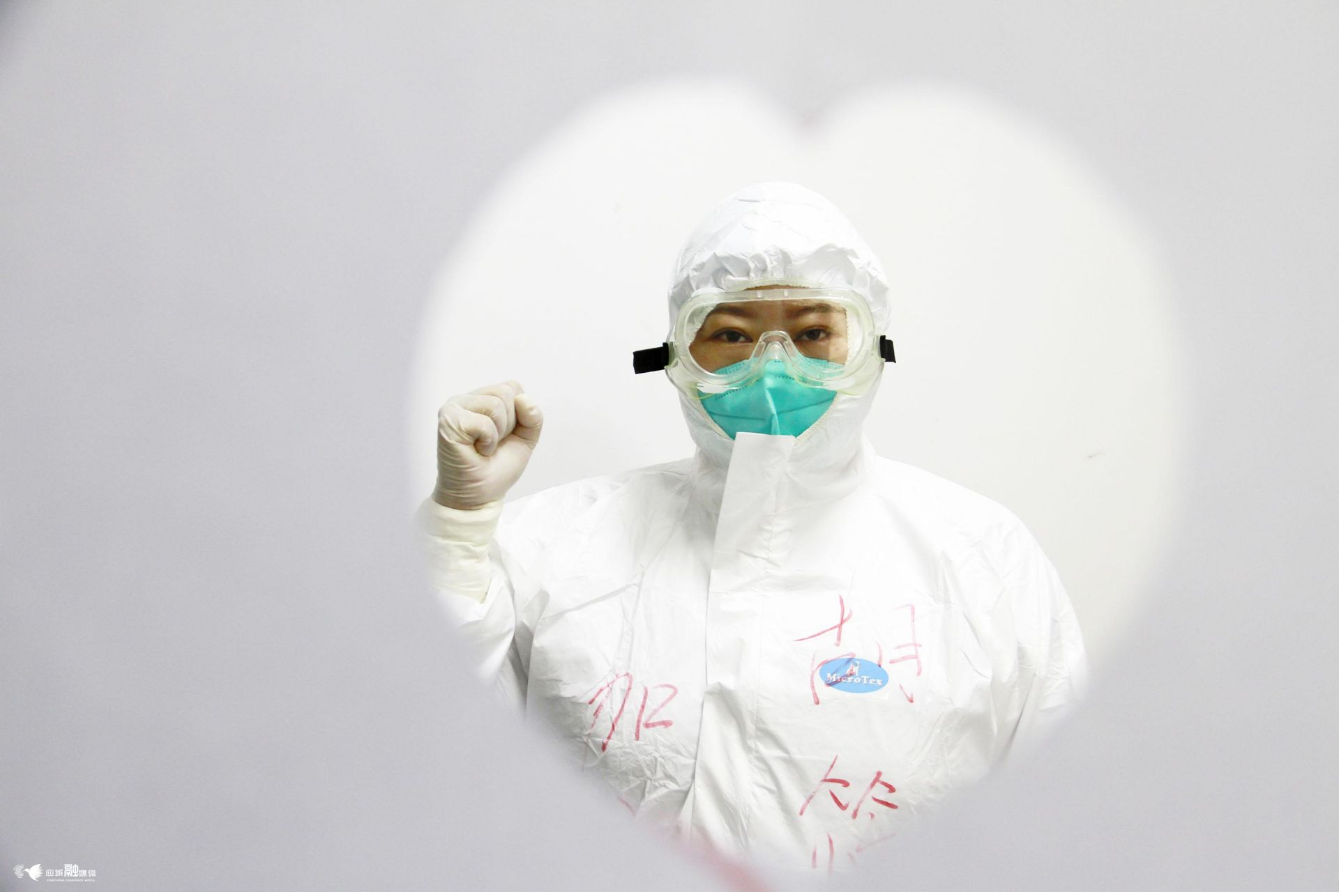 应城护士胡筱兰何顾柔弱身躯义无反顾冲在抗疫最前线