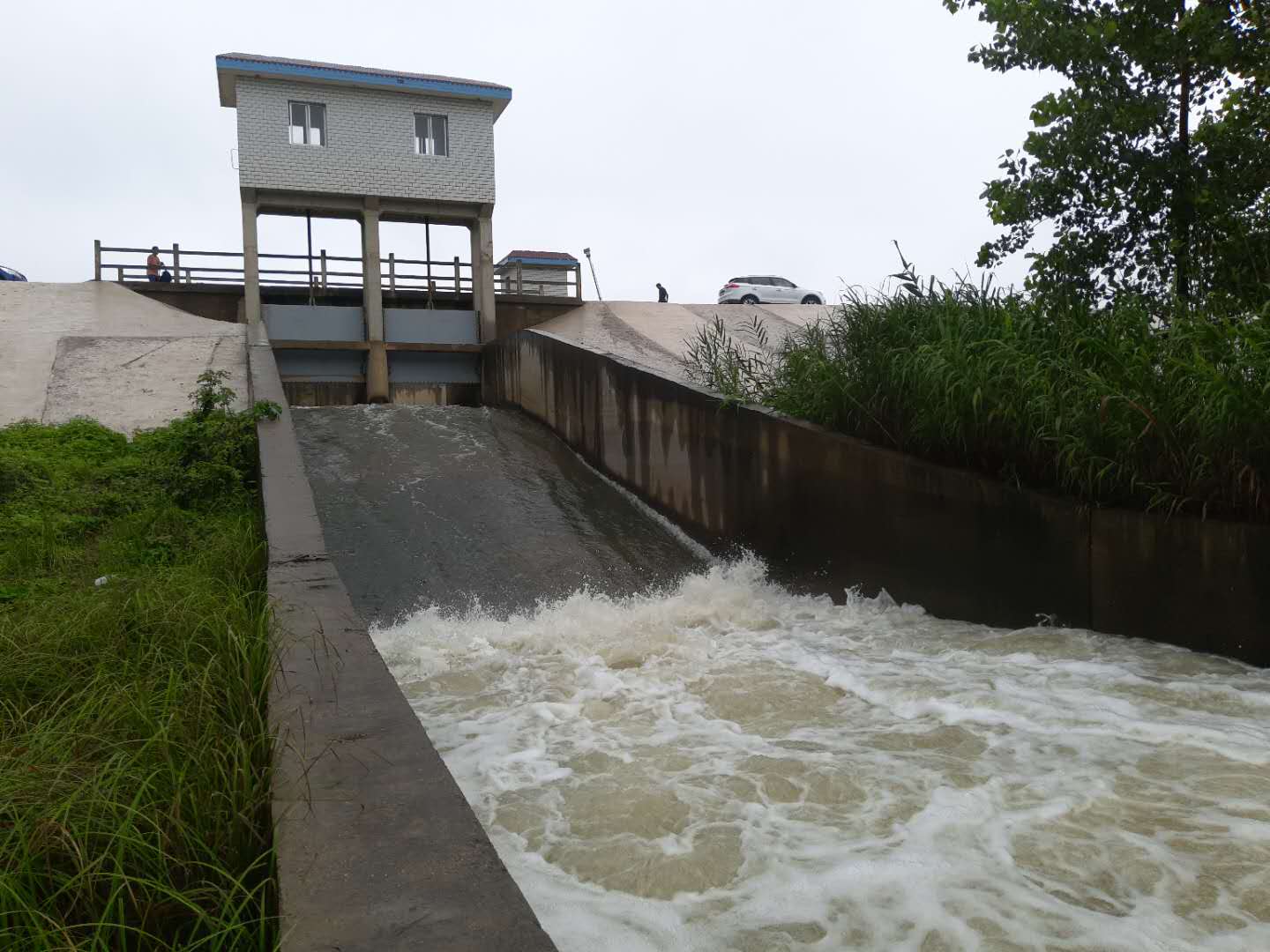 迎戰強降暴雨應城開啟沿線泵站晝夜搶排漬水400萬方