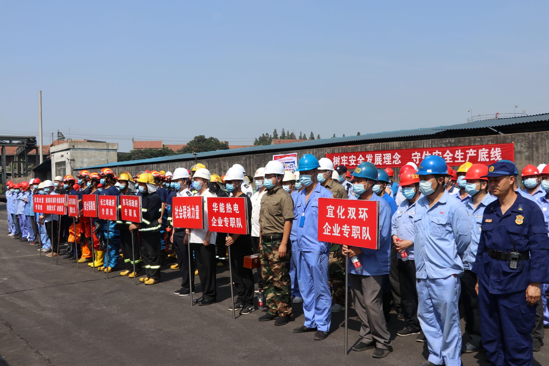 应城市委书记程涛,应城市人民政府副市长,公安局长潘剑华及孝感市应急