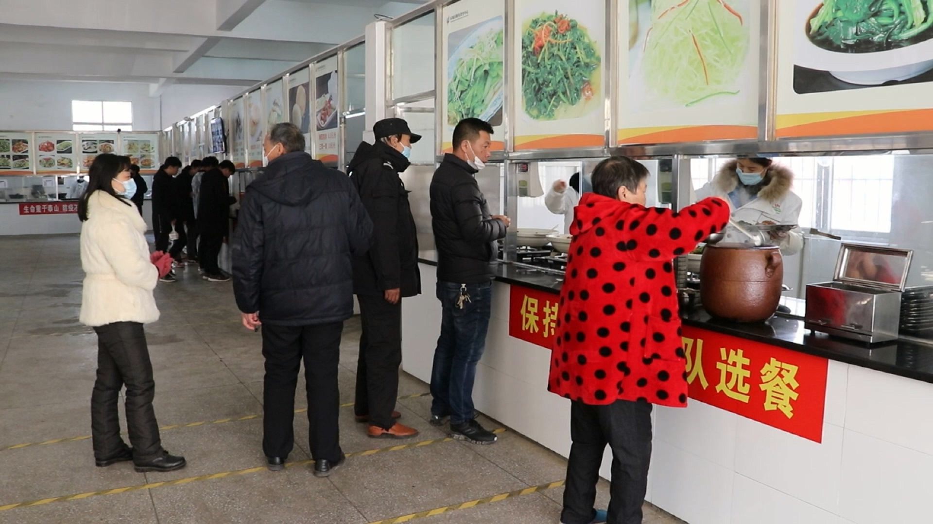 应城市职教中心用心改善教职工食堂提升服务质量