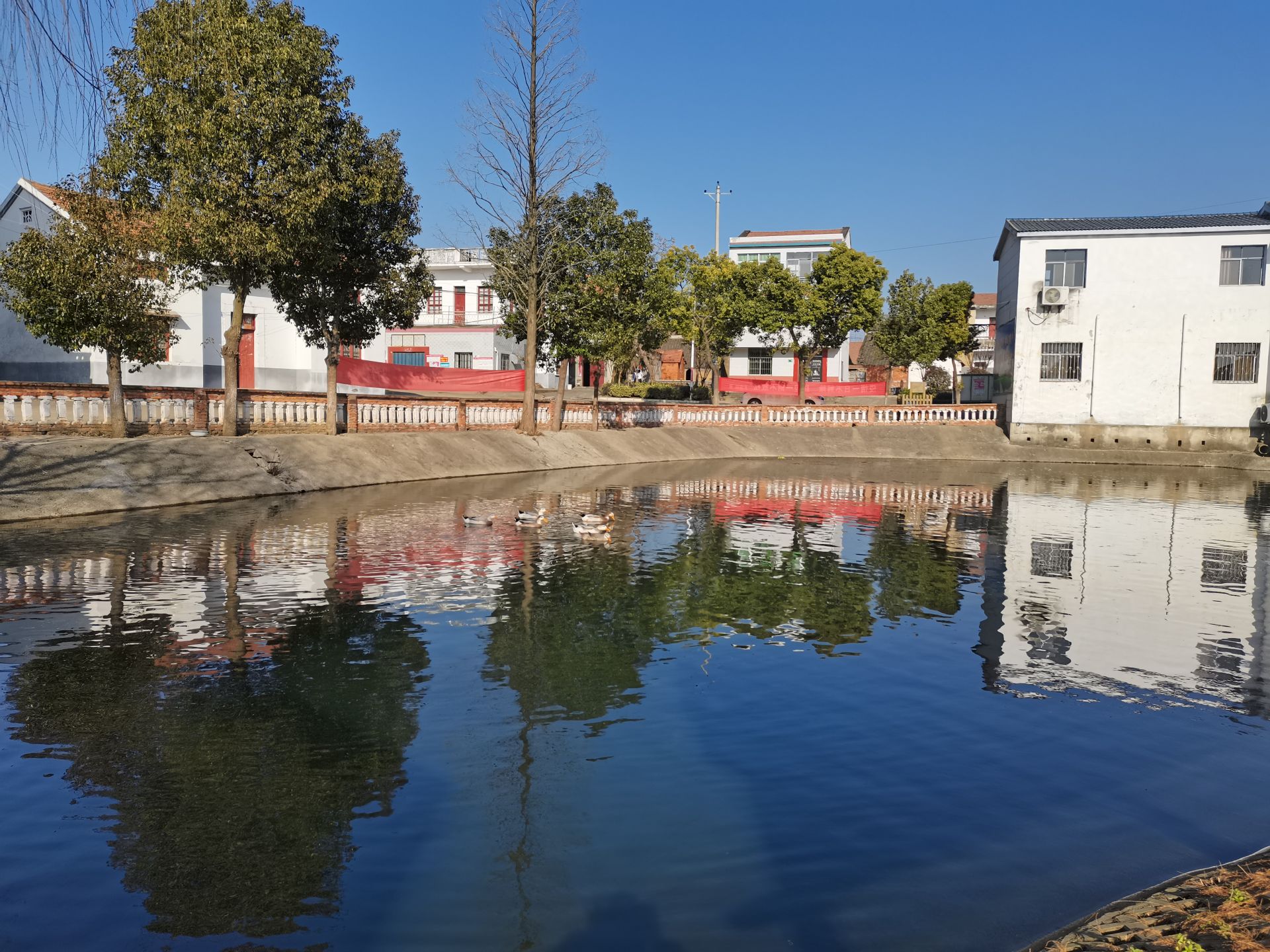 省级美丽乡村之后,该村又及时申报了第六届全国文明村镇并获得成功