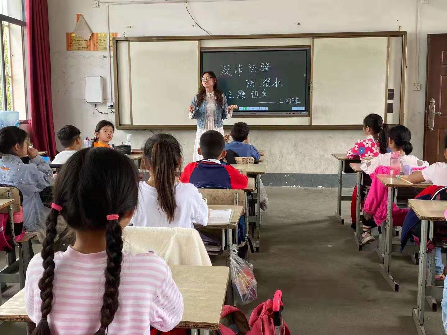 5月12日,应城市天鹅镇沈铺小学围绕第个全灾减灾日开展系列警示