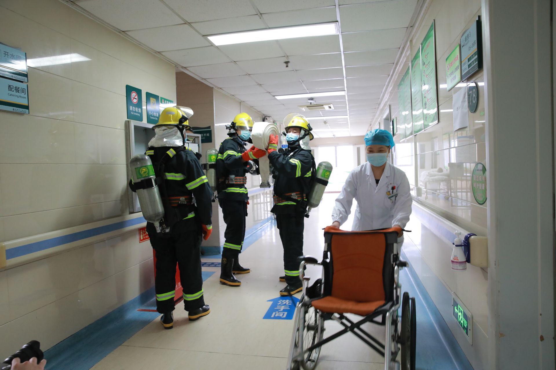 应城市人民医院开展疫情常态化下消防安全演练