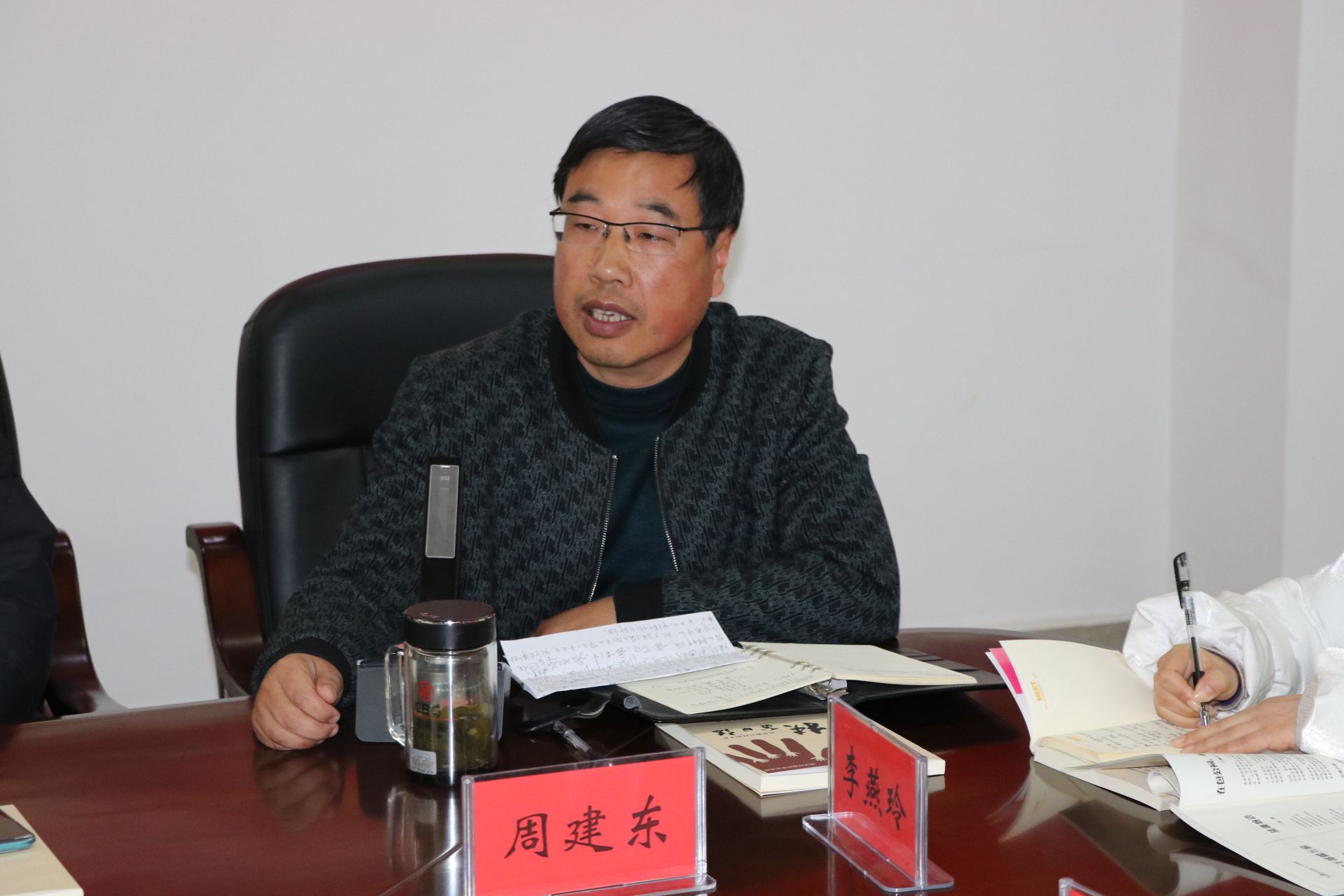 应城这位警营作家了不起目前已出版发行5部文字专著