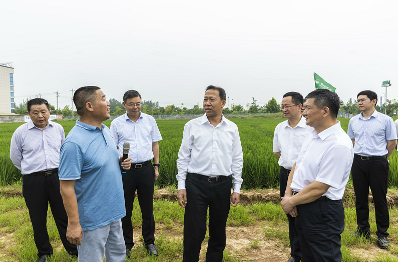 書記吳海濤,孝感市人大常委會主任周先來,副主任陳鴻傑,秘書長李明輝