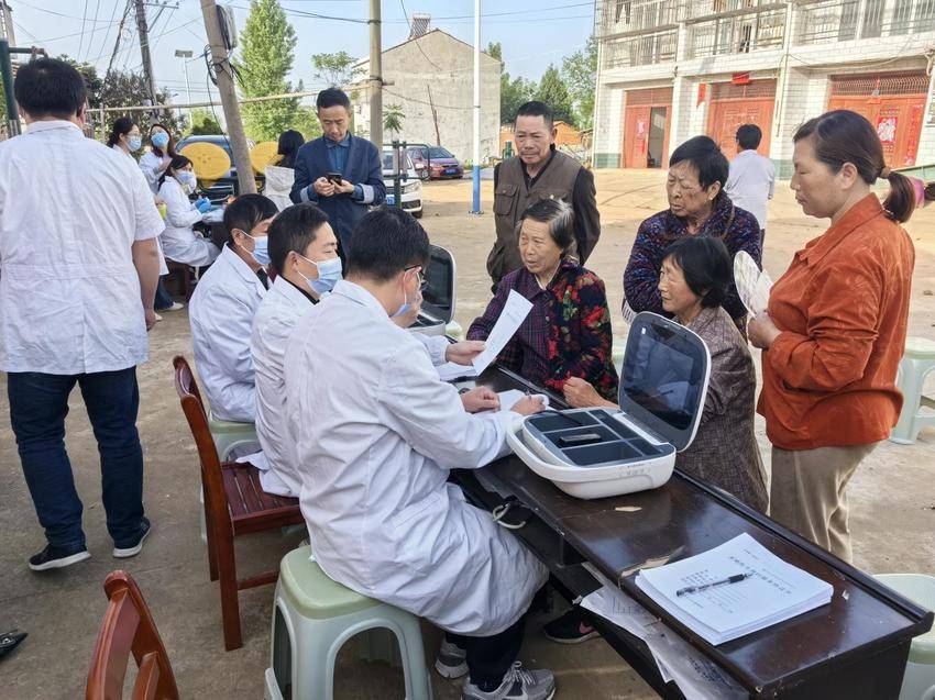 安陆市木梓乡：医疗服务零距离 免费体检暖民心.docx