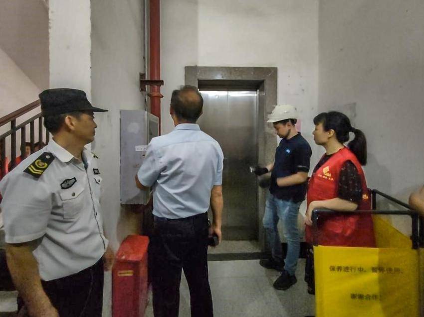 安陆市府城街道北正社区开展电梯困人应急救援演练活动.docx