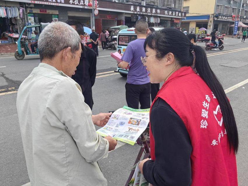 安陆市洑水镇：“平安早市”送平安.docx
