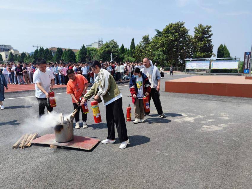 安陆市南城街道：织密“三张网” 筑牢校园安全防线.docx