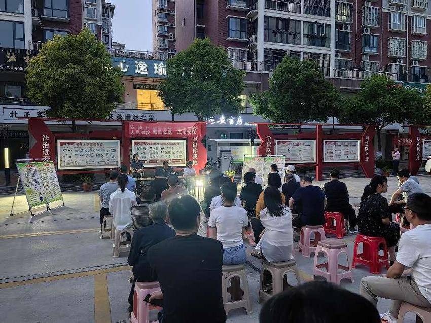 安陆法院：“法治夜校”进社区  “共同缔造”话家风.docx