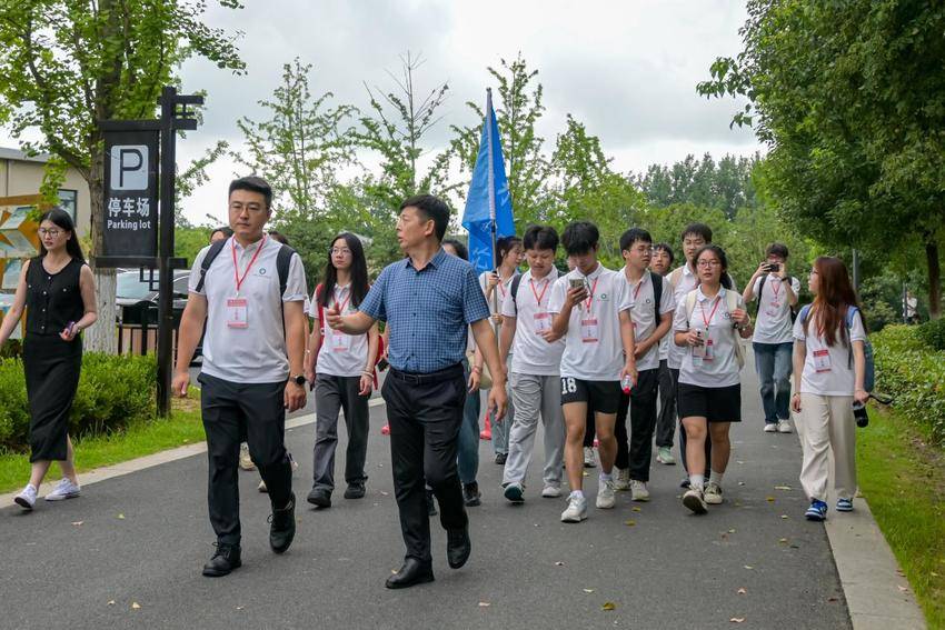 数字科技赋能湿地治理！武汉科技大学“山水梦行”团队赴安陆府河国家湿地公园调研.docx