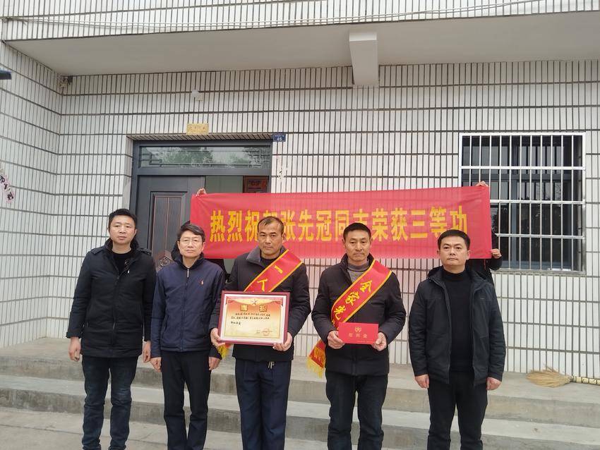 安陆市陈店乡：喜报送到家，尊崇暖人心.doc