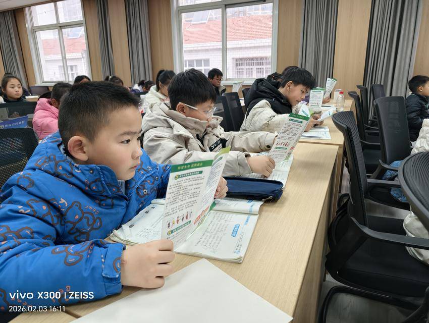 安陆经开区新河社区：趣味互动学禁毒，寓教于乐守平安.doc