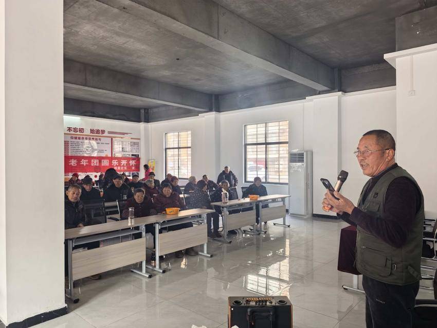 安陆市南城街道四里社区：温情敬老迎新春 欢聚团圆乐融融.doc