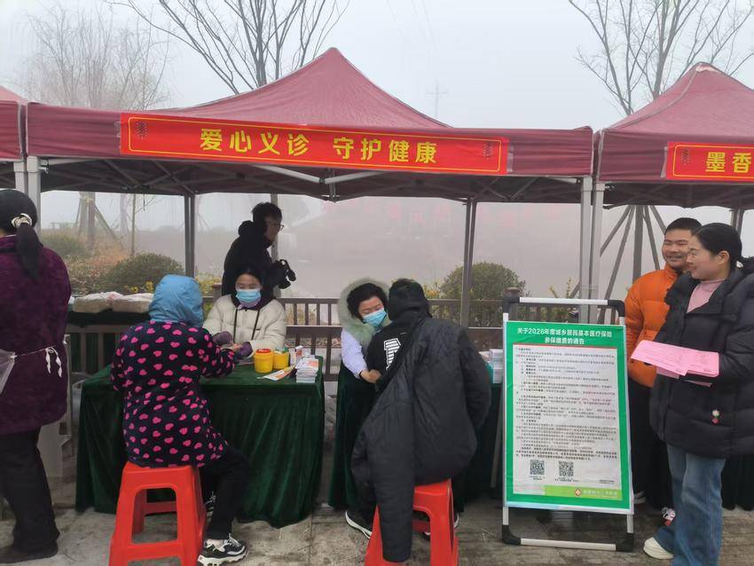 跃马迎新春 巡检购好物——安陆市巡店镇成功举办首届新春年货节.doc