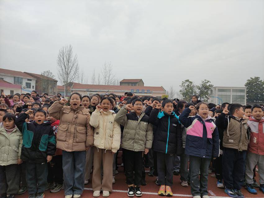 安陆市：法治进校园 护航助成长.doc