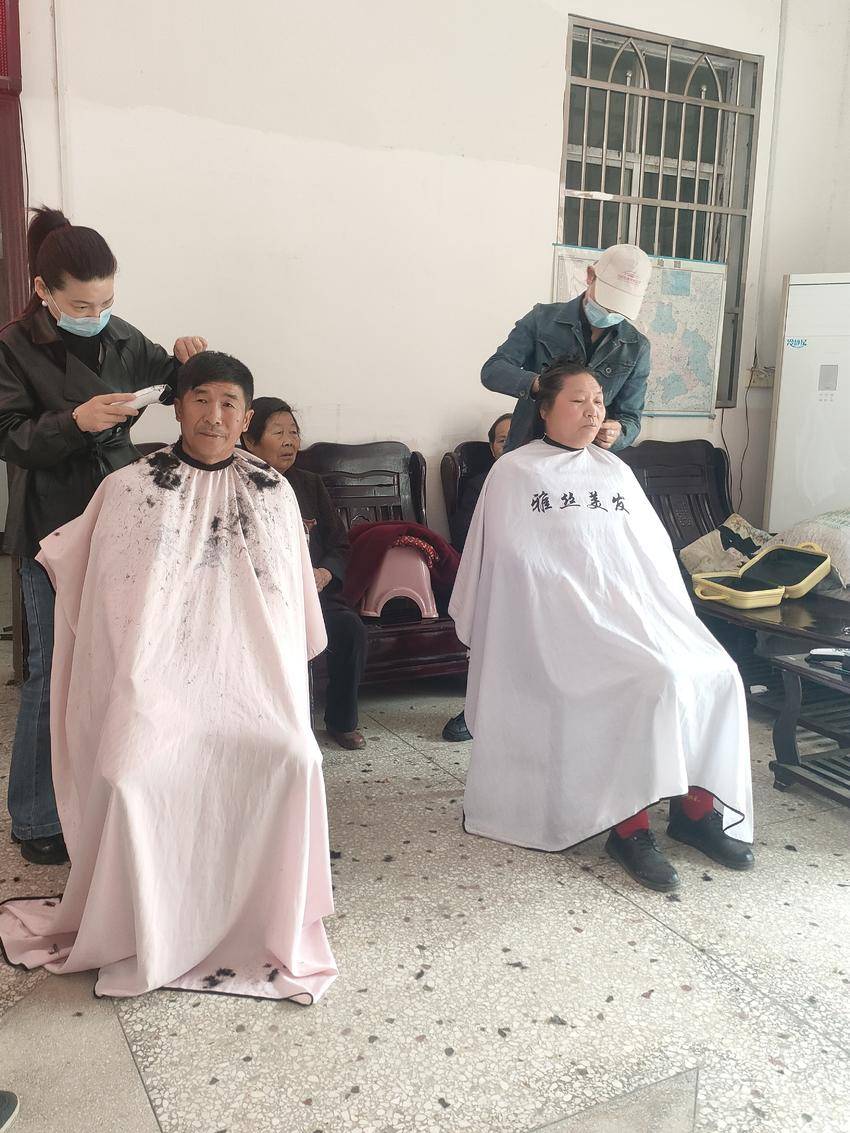 安陆市王义贞镇：健康服务送到村，公益义剪暖人心.doc