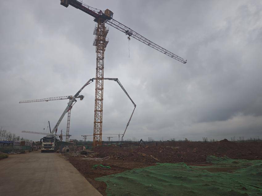 安陆市李店镇：春潮涌动启新程 项目建设“加速跑”.doc