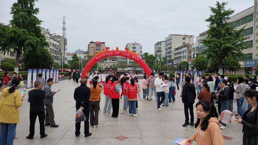 安陆市司法局开展“4•15”全民国家安全教育日法治宣传活动.doc