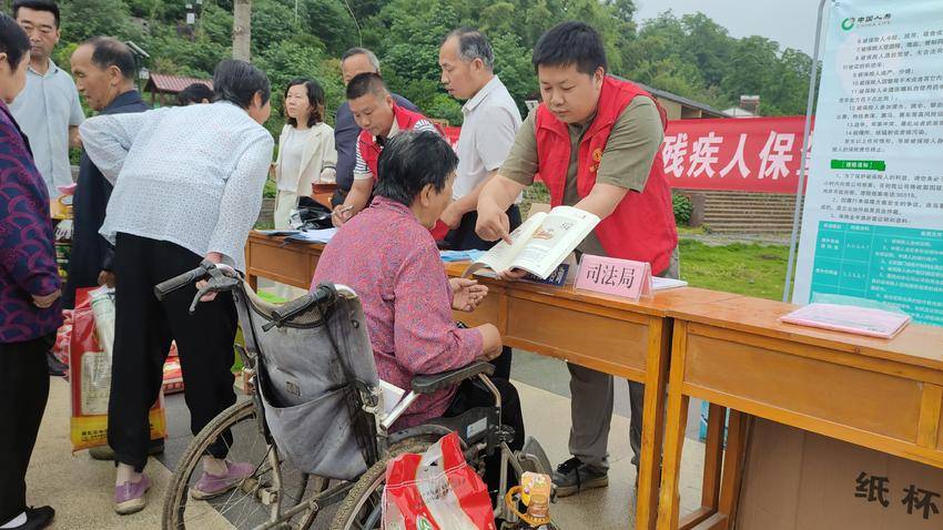 法治护航 助残有爱——安陆市司法局将民法典宣传融入全国助残日主题活动.doc