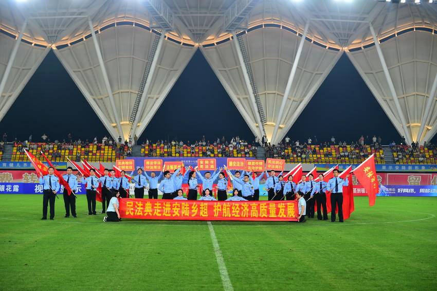 “典”亮乡超 法治安陆.doc