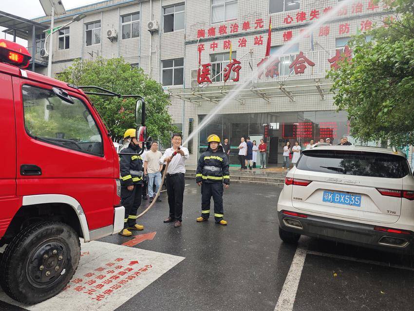 筑牢安全防线,守护医患平安——安陆市李店镇卫生院开展安全生产系列活动.doc