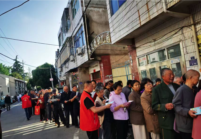 安陆市巡店镇计生协开展“会员活动日”主题宣传暨健康义诊活动.doc