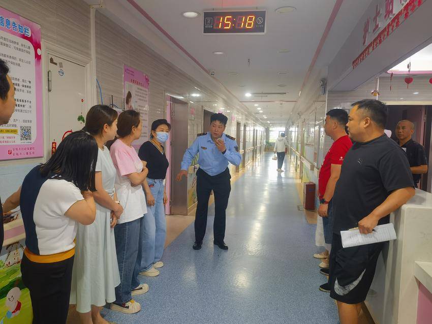 安陆市妇幼保健院开展安全生产暨消防安全专题培训演练.doc