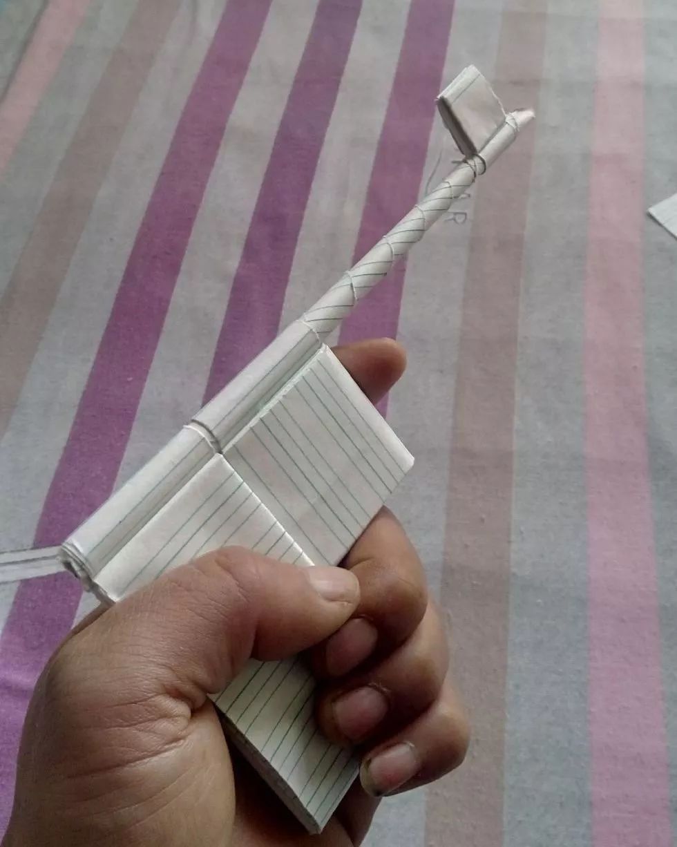 美文打撇撇呼烟盒子折纸枪