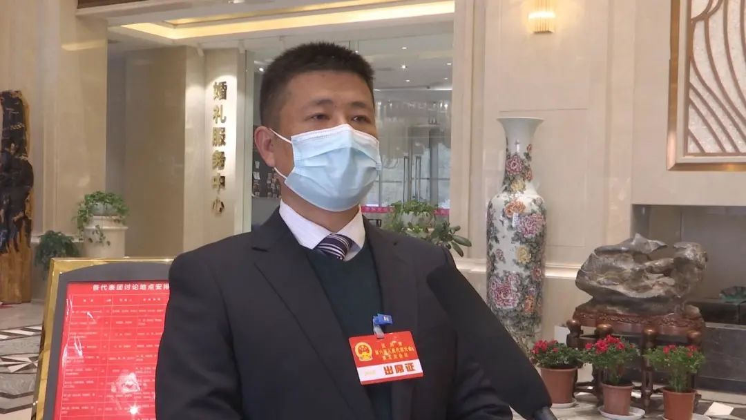 聆听了市长黄建军所作的政府工作报告和市人大常委会主任田水欣所作的