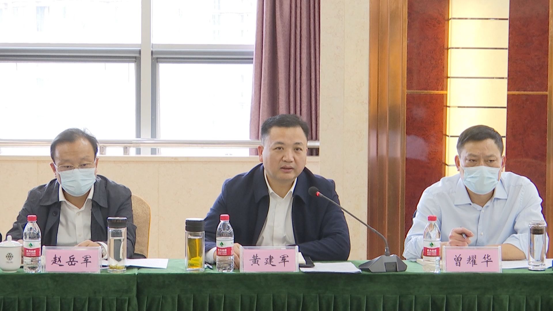 黄建军参加市政协七届一次会议工商界一组讨论_云上汉川