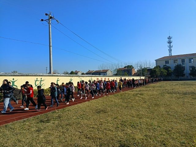 回龙镇回龙小学图片