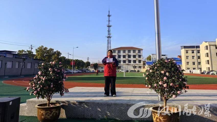 城隍中学以多种形式有序开展学雷锋活动