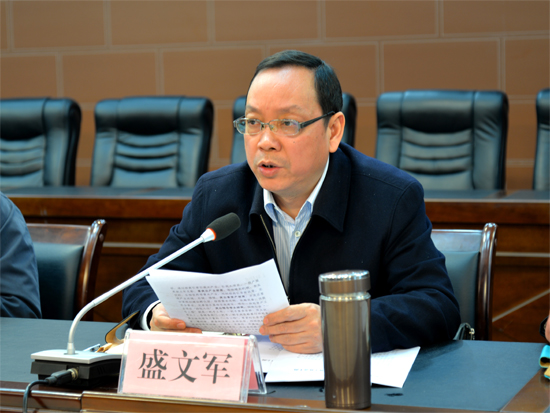 市委常委,赤壁高新区党工委书记洪金虎主持会议,市领导陈水波,王炎林