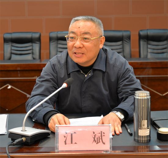 市委常委,赤壁高新区党工委书记洪金虎主持会议,市领导陈水波,王炎林