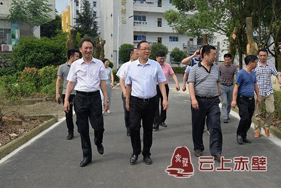 盛文军一行先后前往赤壁市职教中心,赤壁电大,蒲圻师范学校,赤壁市