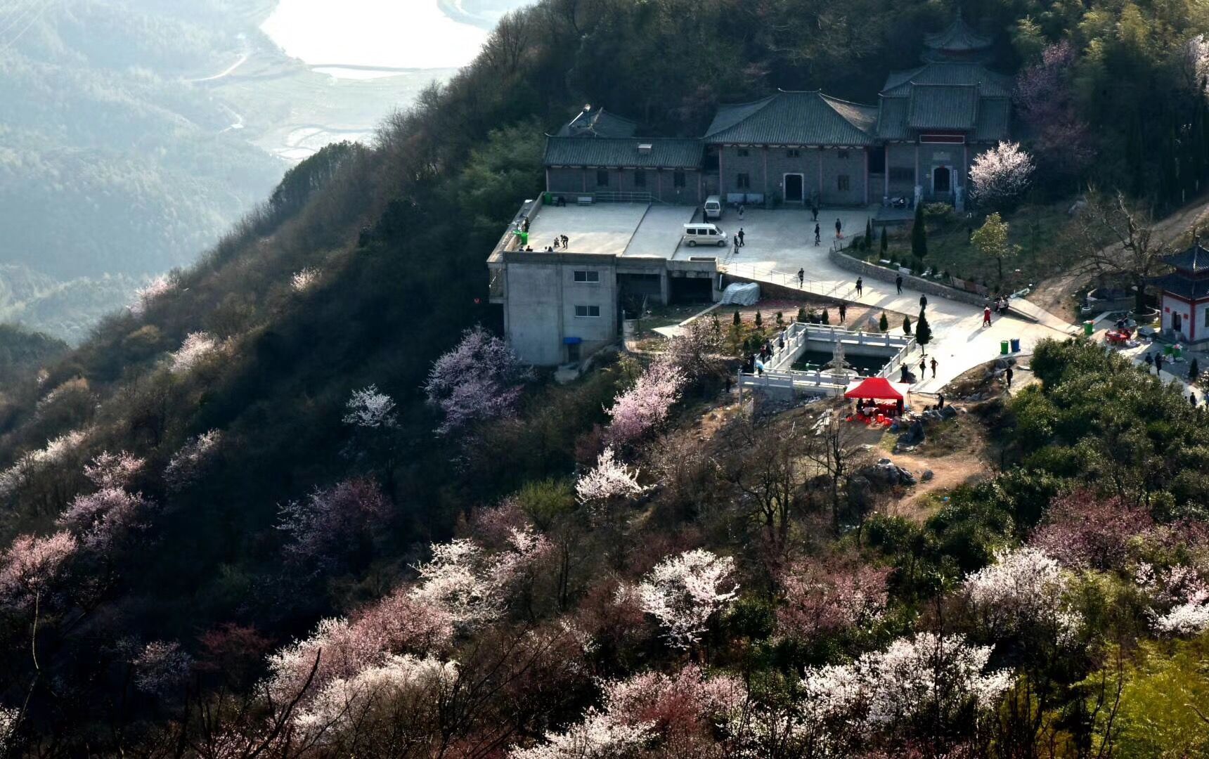 葛仙山风景区赤壁图片