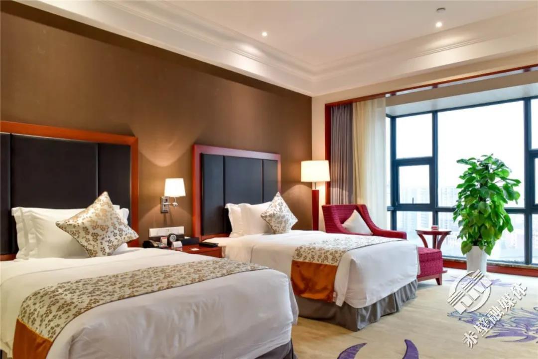 一线有你山河无恙赤壁华美达致敬城市英雄199元特惠房感恩有你