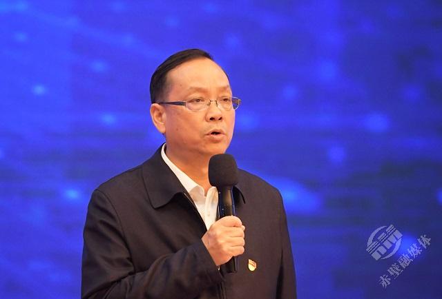 市委书记盛文军在现场表态发言时表示,下一步,赤壁将结合正在开展的"