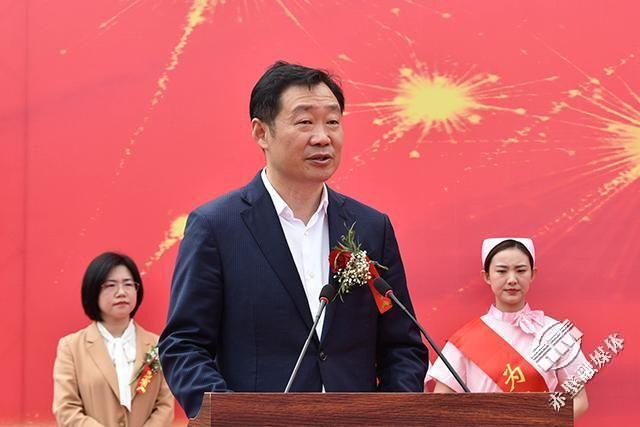 掀开校地合作新篇章湖北科技学院附属赤壁医院正式挂牌成立