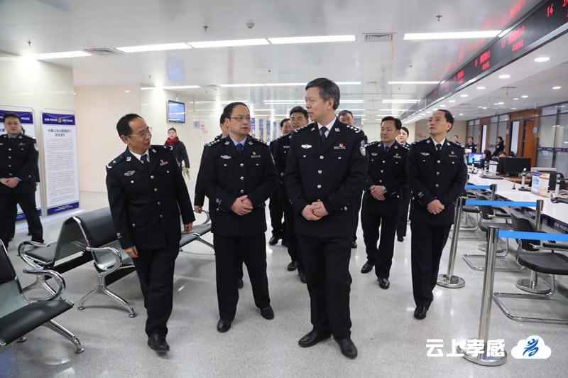 1月22日上午,公安部国际合作局局长廖进荣,国际合作局办公室主任牛