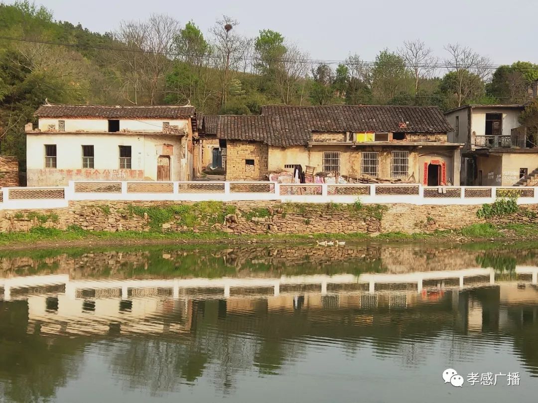 走在扶贫致富路上走进孝昌县小悟乡青石村