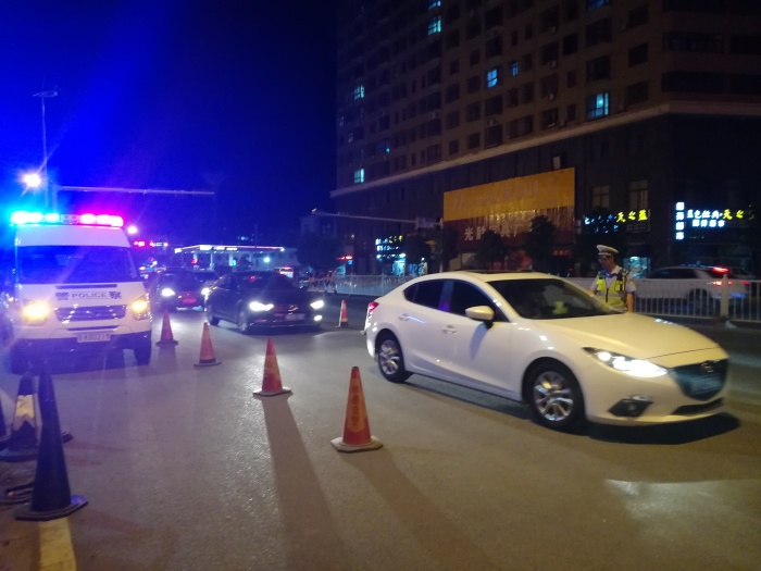 失驾后成网逃再驾无牌车上路被查