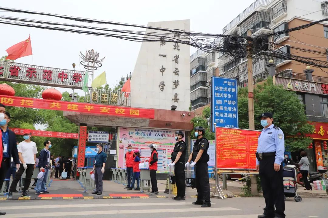 今天孝感600余警察蜀黍出动全力护航返校复学