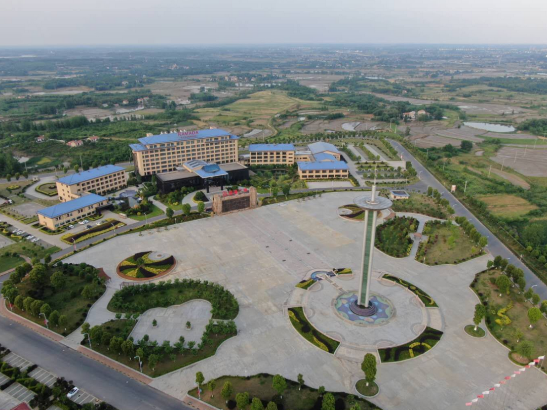 应城国家矿山公园位于应城市八汤公路旁,距应城市中心城区约6公里