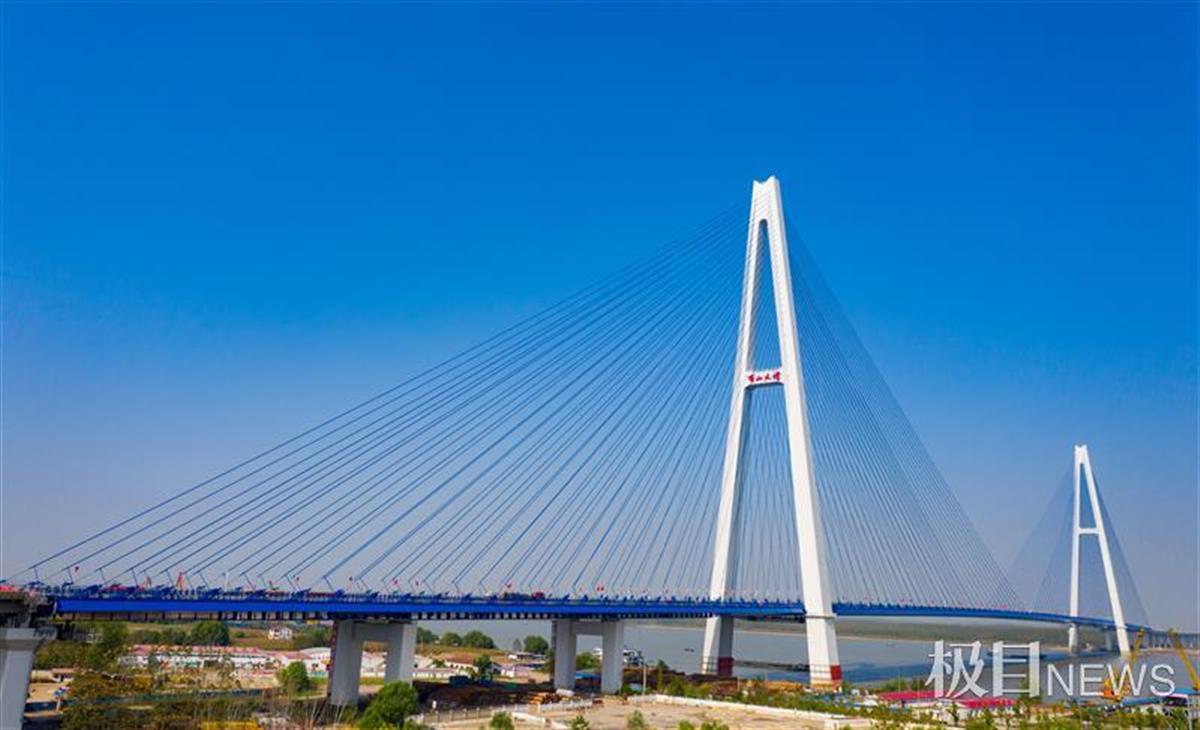长江上最宽桥梁武汉青山长江大桥明日通车