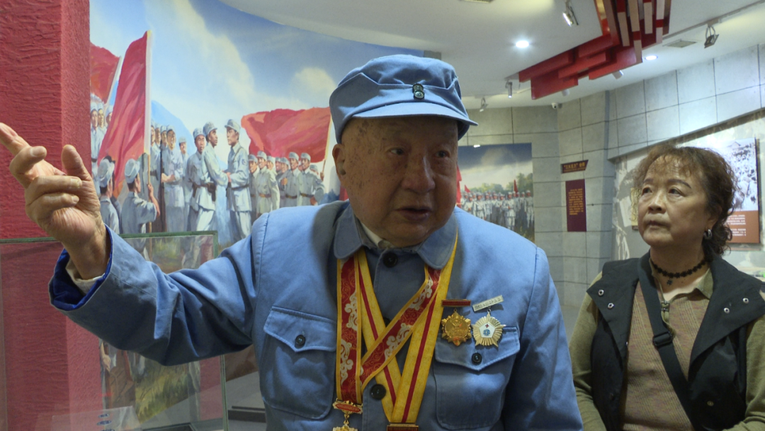 不可磨灭的冲锋号新四军老战士朱约翰重返故乡大悟山