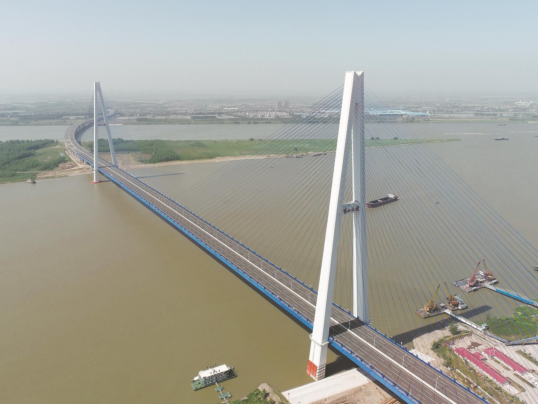 武汉长江桥十一郎刷新多项世界纪录青山长江大桥迎来通车